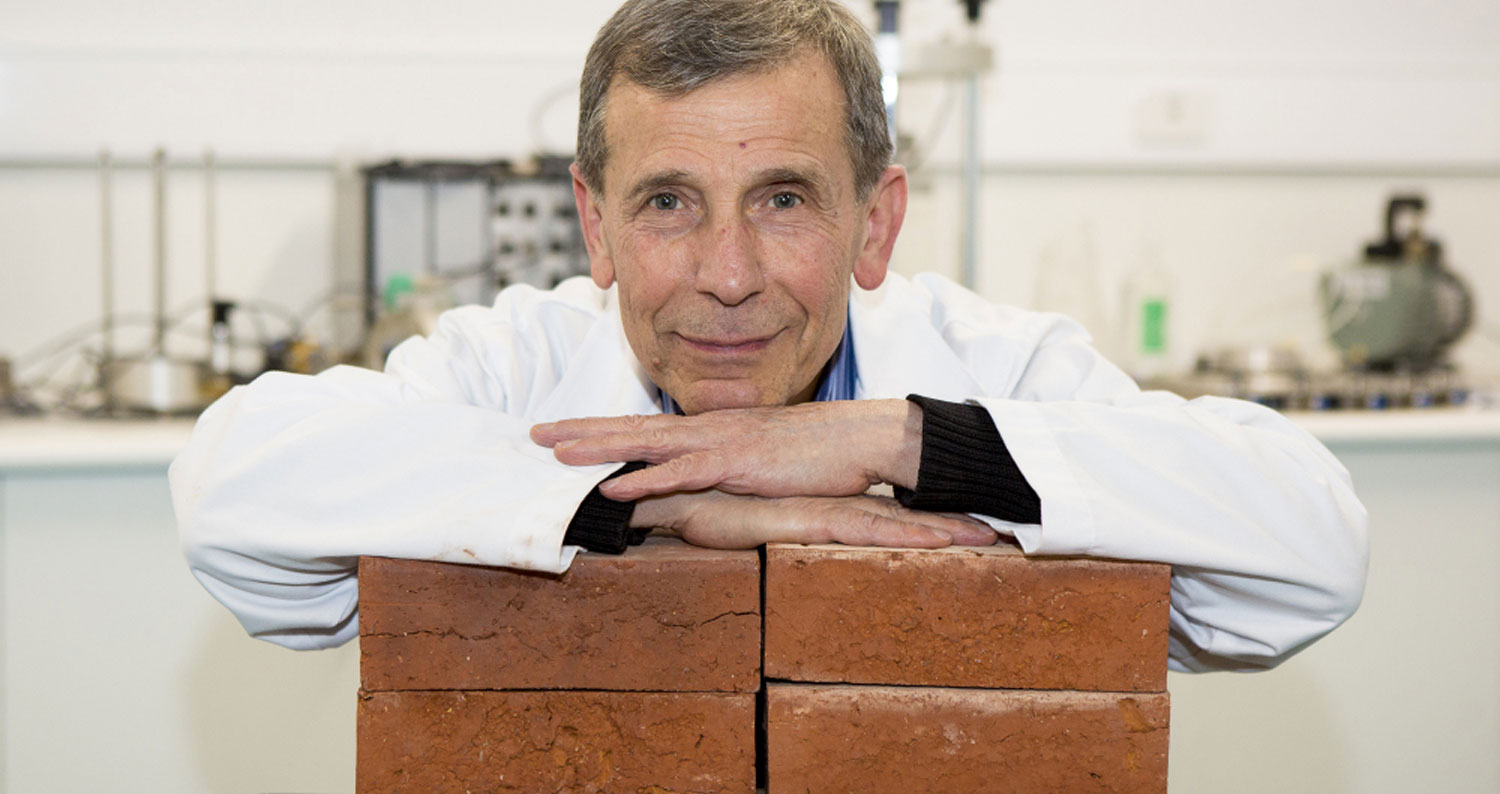 Gạch xây được sản xuất từ tàn và mẩu thuốc lá